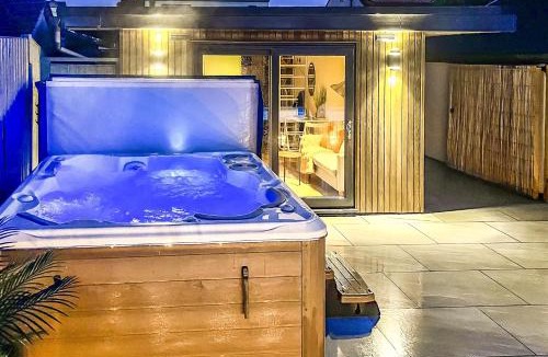 Fareham House | Hillside Oasis - Private Hot Tub & Swimming Pool