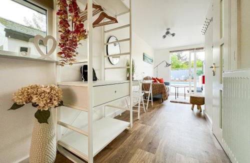 Fareham House | Hillside Oasis - Private Hot Tub & Swimming Pool