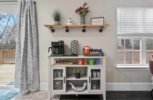 Green Bay House | Hillside Packers Haven: Hot tub, sleeps 14