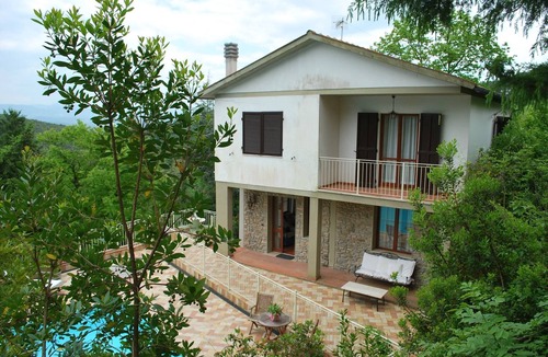 Donoratico House | Hillside Pool & Spa Retreat