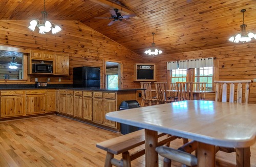 Logan Cabin | Hillside spacious Lodge in the Heart of Hocking
