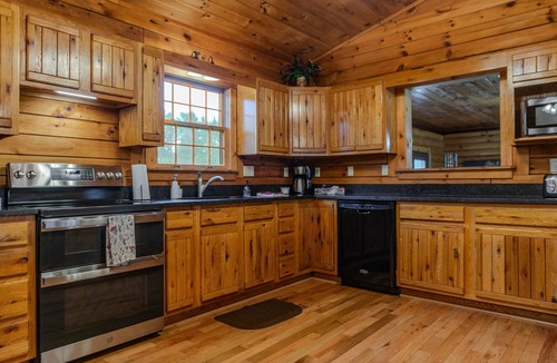 Logan Cabin | Hillside spacious Lodge in the Heart of Hocking