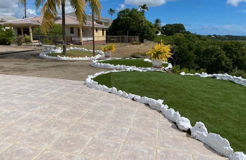 Rendezvous Apartment | Hillside view and a pool
