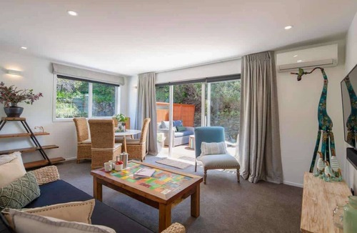 Queenstown City Centre Apartment | Hillside Villa 4 – Modern 2BR Walk to Town & A/C