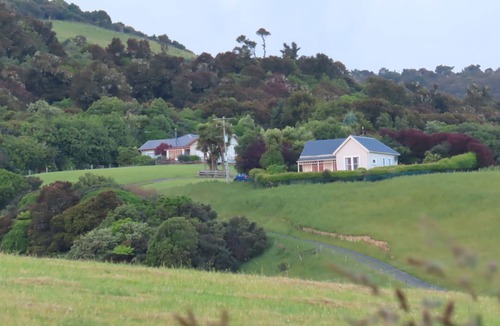 Papatowai Cottage | Hilltop Accommodation Catlins - Cottage