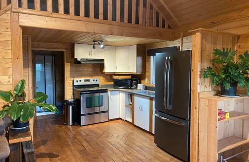 Division No. 3 Cabin | Hilltop Cabin