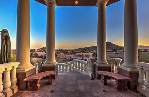 Foothills House | Hilltop Dreamhouse: Your Luxurious Picture-Perfect Getaway