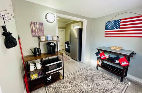 Sioux Falls House | Hilltop Firecracker- a 2 Bedroom Homestead near The Denny & Downtown Sioux Falls