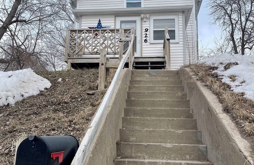 Sioux Falls House | Hilltop Firecracker- a 2 Bedroom Homestead near The Denny & Downtown Sioux Falls