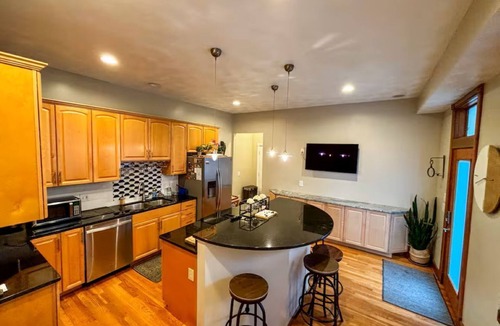 Mount Adams House | Hilltop Haven in Mount Adams