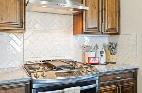 Kennewick House | Hilltop Haven w/Pool & Hottub!