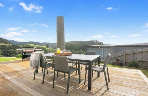 Whangamata House | Hilltop Haven - Whangamata