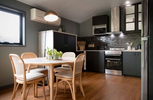 West Launceston House | Hilltop Hideaway - Walk to Cataract Gorge