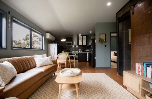 West Launceston House | Hilltop Hideaway - Walk to Cataract Gorge