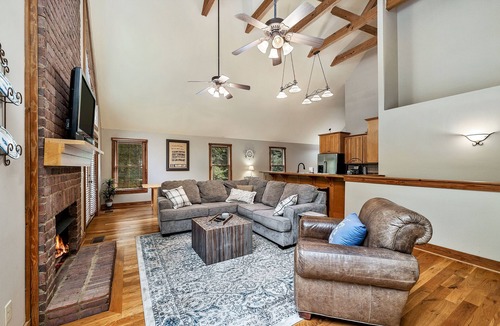 Lancaster Ski Chalet | Hilltop Hideaway at Center Hill Lake(Trailer Parking)