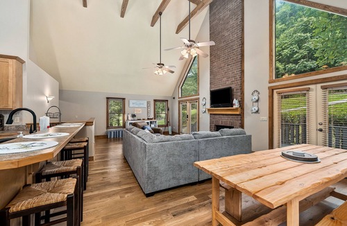 Lancaster Ski Chalet | Hilltop Hideaway at Center Hill Lake(Trailer Parking)