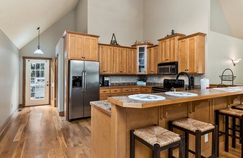 Lancaster Ski Chalet | Hilltop Hideaway at Center Hill Lake(Trailer Parking)