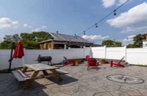 Broadway House | HILLTOP HIDEAWAY❤️Fire Pit~Grill~3BR~Pets❤️