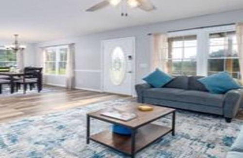 Broadway House | HILLTOP HIDEAWAY❤️Fire Pit~Grill~3BR~Pets❤️