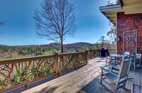 Mirror Lake House | Hilltop Hideaway