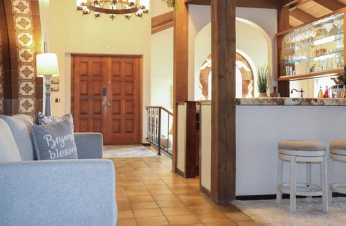Jurupa Valley House | Hilltop Hideaway