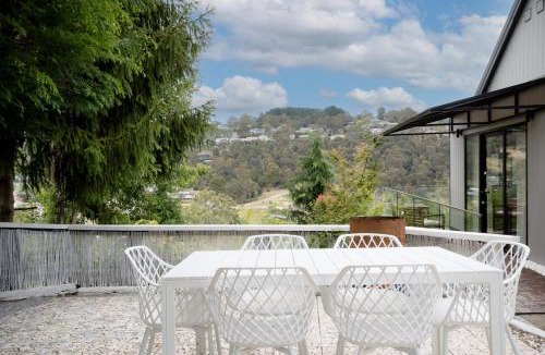 West Launceston House | Hilltop Hideaway - Walk to Cataract Gorge