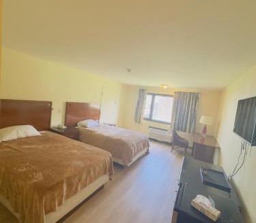 Berlin Corners Hotel | Hilltop Inn