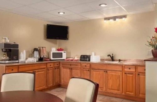 South Hills Hotel | Hilltop Inn