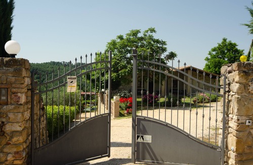 Gualdo Cattaneo Villa | HILLTOP VILLA PRIVATE POOL AMAZING LOCATION