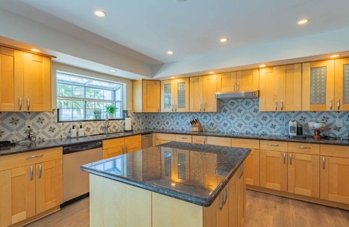 Templeton House | Hilltop Oasis
