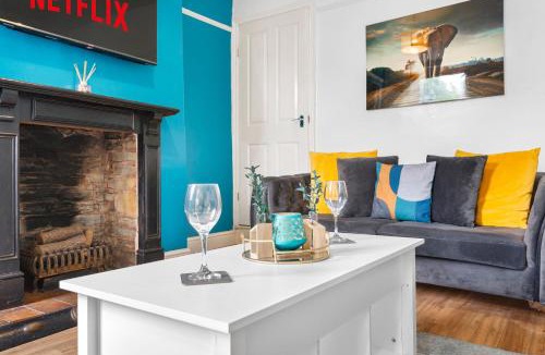 Kimberworth Apartment | HILLTOP PLACE SUITES 6 beds for CONTRACTORS and FAMILIES near MEADOWHALL with FREE PRIVATE PARKING