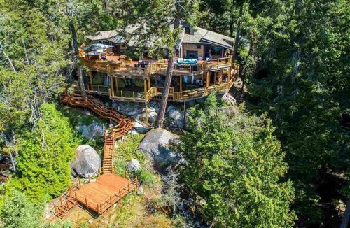 Halfmoon Bay House | Hilltop private perch in Halfmoon Bay. 45 minutes from the Langdale Ferry