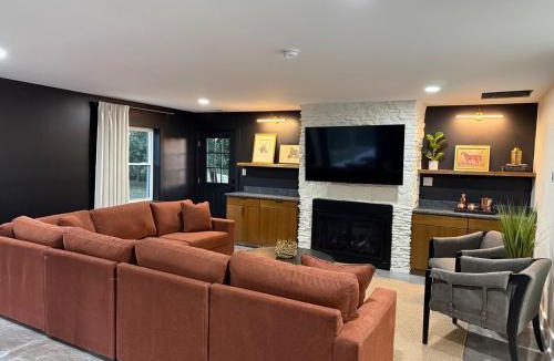 Chaplin House | Hilltop Retreat-Bourbon Trail-Pool w/Slide-Hot Tub