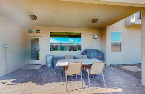 Hurricane House | Hillview Hideaway