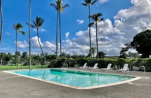 Hilo Condo | Hilo Getaway: 2BR Condo w/Pool, A/C & Incredible Views