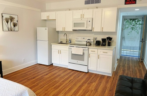 Hilo Condo | Hilo Lakefront Studio, Pool, Walk to Downtown