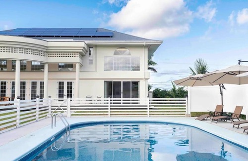 Hilo House | Hilo Villa with pool - 16 guests max