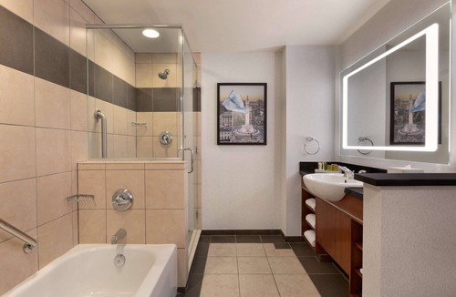 Linthicum Heights Hotel | Hilton Baltimore BWI Airport