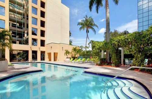 Boca Raton Hotel | Hilton Boca Raton Suites - Newly Renovated