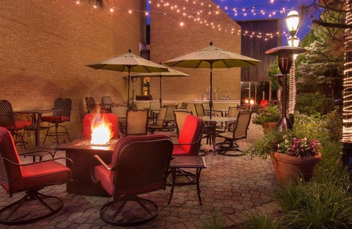 Northbrook Hotel | Hilton Chicago/Northbrook