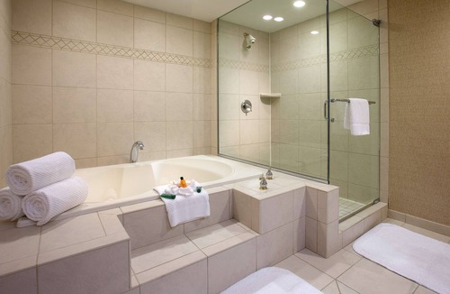Northbrook Hotel | Hilton Chicago/Northbrook