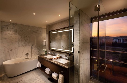 Clark Freeport Resort | Hilton Clark Sun Valley Resort