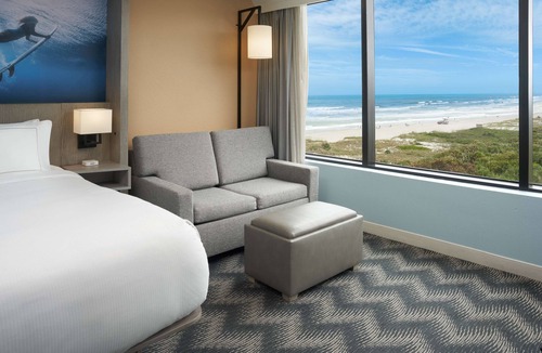 Cocoa Beach Hotel | Hilton Cocoa Beach Oceanfront