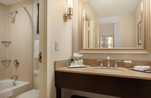 West Central Hotel | Hilton Fort Wayne at the Grand Wayne Convention Center