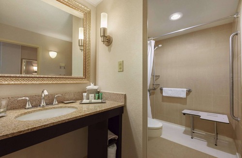 West Central Hotel | Hilton Fort Wayne at the Grand Wayne Convention Center