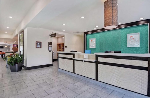 Fayetteville Hotel | Hilton Garden Inn and Fayetteville Convention Center