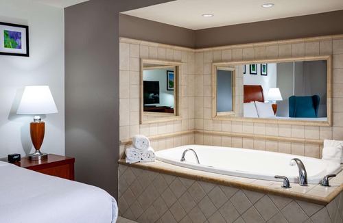 Des Plaines Hotel | Hilton Garden Inn Chicago OHare Airport