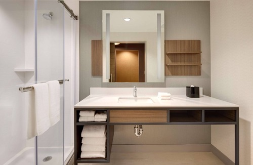 Lakeview Hotel | Hilton Garden Inn Haymarket