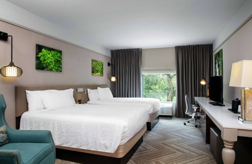 Central Business District Hotel | Hilton Garden Inn Mobile Downtown