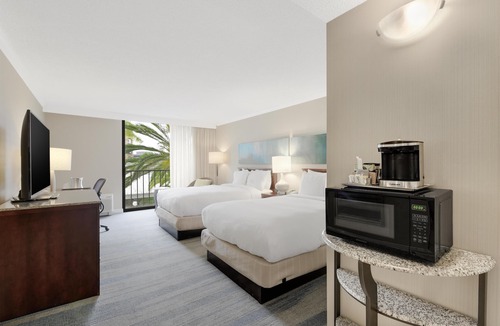 Airport Area Hotel | Hilton Irvine/Orange County Airport